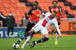 体育资讯关于赛后法国杯焦点战，密尔沃基雄鹿豪取连胜，媒体盛赞，年轻球员得到机会的信息