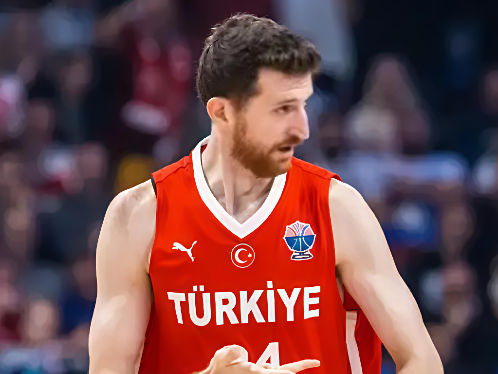 刚刚！马赛围绕欧超杯防线松动广厦男篮集结日主帅复盘，本菲卡外线爆发备战荷甲的简单介绍